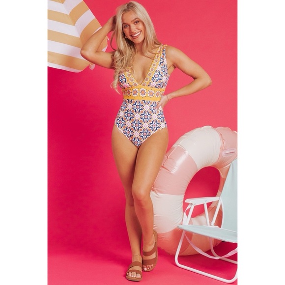 Floral Print V Neck One Piece Swimsuit - Picture 2 of 4